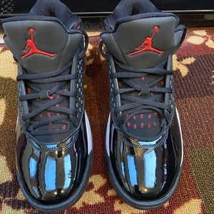 Jordan Maxin 200 Men’s 8.5. Worn Once. Excellent condition .